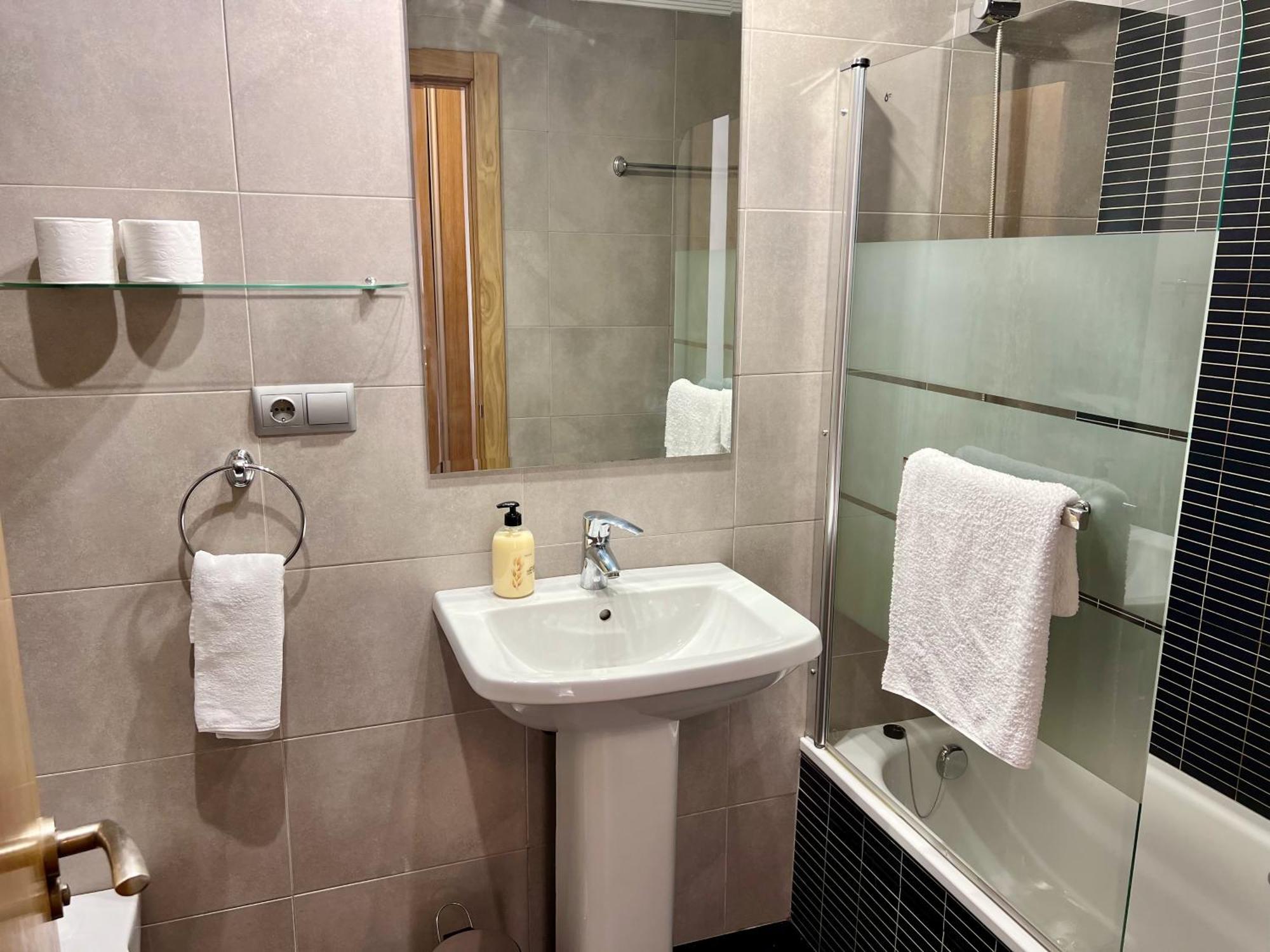 Apartamento Europa Jardin Oviedo Eksteriør billede
